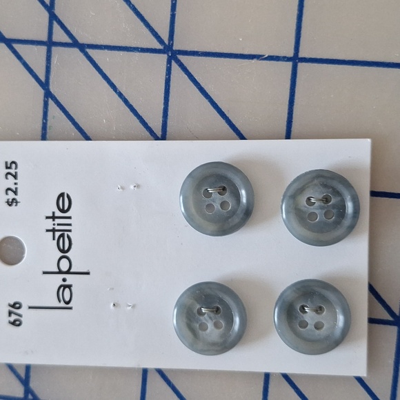 Dressmaking Buttons Lot - Picture 6 of 6